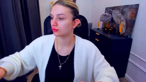 selenaemoore online show from 05-12-26, 03:47