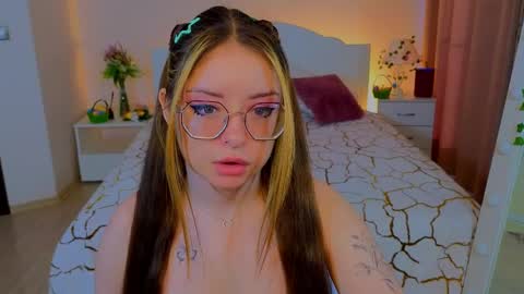 Snapshot of selenamills chatting on 04-04-26, 02:10 selenamills online show from 04-04-26, 02:10