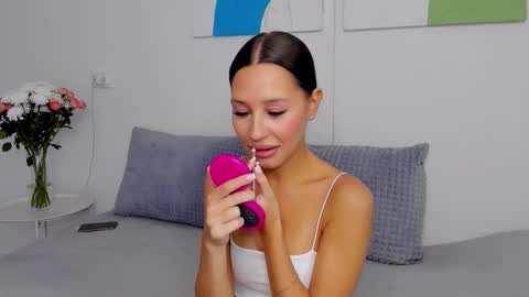 Snapshot of selenarousey chatting on 10-11-25, 07:40 Selena online show from 10-11-25, 07:40