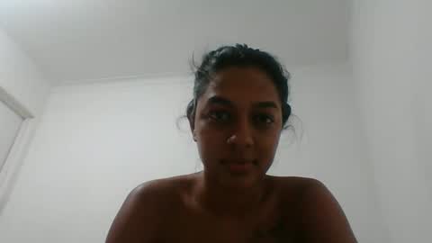 Snapshot of selene_azahar chatting on 09-20-25, 02:56 selene online show from 09-20-25, 02:56