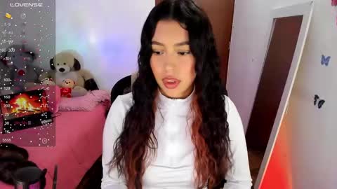 Snapshot of selene_e chatting on 01-11-25, 11:24 Karol. online show from 01-11-25, 11:24