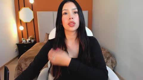 Snapshot of selene_e chatting on 09-18-25, 08:55 Karol. online show from 09-18-25, 08:55