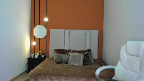 Snapshot of selene_e chatting on 09-19-25, 08:20 Karol. online show from 09-19-25, 08:20