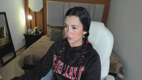 Snapshot of selene_e chatting on 09-24-25, 08:23 Karol. online show from 09-24-25, 08:23