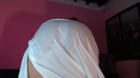 Snapshot of selene_gils chatting on 02-12-25, 02:45 nathy online show from 02-12-25, 02:45