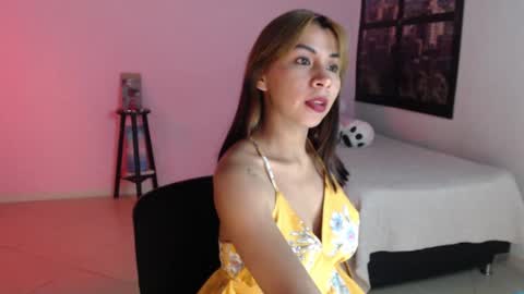 Snapshot of selene_gils chatting on 02-19-25, 01:18 nathy online show from 02-19-25, 01:18