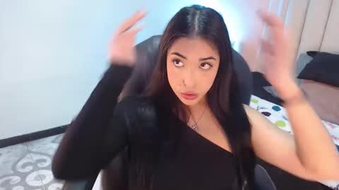 Snapshot of selene_voss chatting on 12-17-25, 07:42 Selene online show from 12-17-25, 07:42