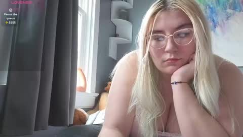 Selene online show from 04-18-26, 01:26