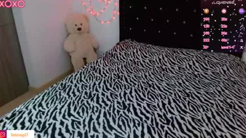 Snapshot of seleneg chatting on 09-10-25, 04:12 Selene G online show from 09-10-25, 04:12