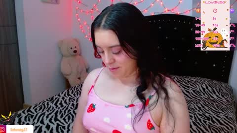 Snapshot of seleneg chatting on 10-07-25, 04:53 Selene G online show from 10-07-25, 04:53