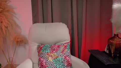 Snapshot of selenenova chatting on 07-14-26, 06:02 Selene Nova online show from 07-14-26, 06:02