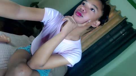 Snapshot of selfsuckercum69 chatting on 02-05-25, 01:15 Jessy online show from 02-05-25, 01:15