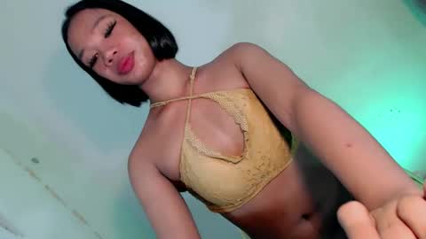 Snapshot of selfsuckercum69 chatting on 09-10-25, 09:20 Jessy online show from 09-10-25, 09:20