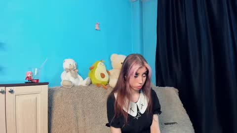 Snapshot of sell0n chatting on 12-20-24, 03:42 Mindy online show from 12-20-24, 03:42