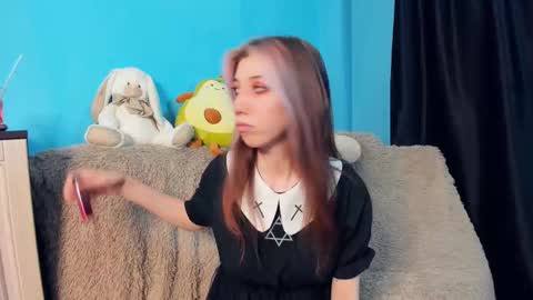 Snapshot of sell0n chatting on 12-21-24, 12:27 Mindy online show from 12-21-24, 12:27