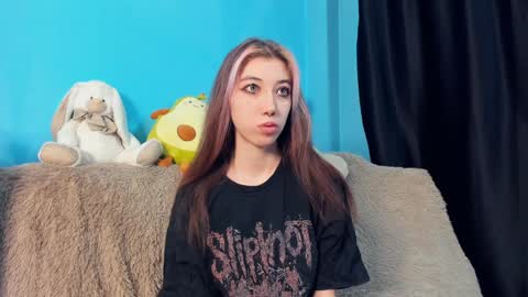 Snapshot of sell0n chatting on 12-22-24, 12:28 Mindy online show from 12-22-24, 12:28