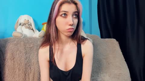 Snapshot of sell0n chatting on 12-22-24, 03:33 Mindy online show from 12-22-24, 03:33