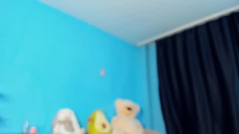 Snapshot of sell0n chatting on 12-22-24, 06:39 Mindy online show from 12-22-24, 06:39