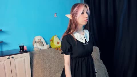 Snapshot of sell0n chatting on 12-23-24, 12:46 Mindy online show from 12-23-24, 12:46