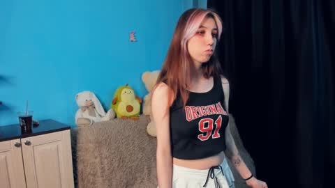 Snapshot of sell0n chatting on 12-24-24, 03:38 Mindy online show from 12-24-24, 03:38