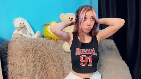 Snapshot of sell0n chatting on 12-24-24, 06:44 Mindy online show from 12-24-24, 06:44