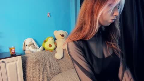 Snapshot of sell0n chatting on 12-25-24, 04:01 Mindy online show from 12-25-24, 04:01