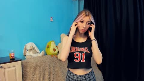 Snapshot of sell0n chatting on 12-27-24, 12:50 Mindy online show from 12-27-24, 12:50