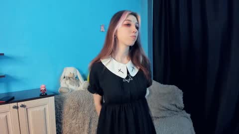 Snapshot of sell0n chatting on 12-28-24, 02:33 Mindy online show from 12-28-24, 02:33