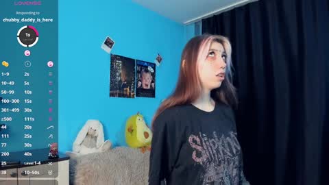 Snapshot of sell0n chatting on 12-29-24, 01:13 Mindy online show from 12-29-24, 01:13