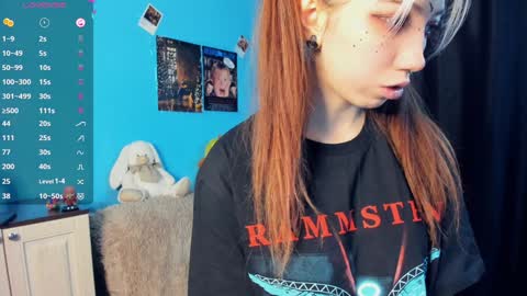 Snapshot of sell0n chatting on 01-02-25, 03:15 Mindy online show from 01-02-25, 03:15