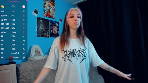 Snapshot of sell0n chatting on 01-10-25, 04:12 Mindy online show from 01-10-25, 04:12