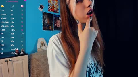 Snapshot of sell0n chatting on 01-18-25, 12:57 Mindy online show from 01-18-25, 12:57