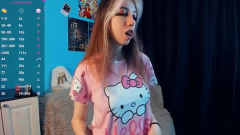 Snapshot of sell0n chatting on 01-19-25, 01:43 Mindy online show from 01-19-25, 01:43