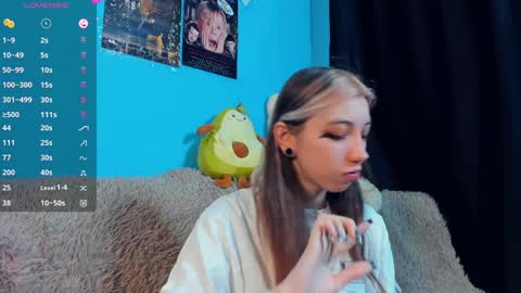 Snapshot of sell0n chatting on 02-08-25, 01:00 Mindy online show from 02-08-25, 01:00