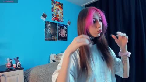 Snapshot of sell0n chatting on 02-22-25, 03:23 Mindy online show from 02-22-25, 03:23