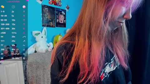 Snapshot of sell0n chatting on 03-08-25, 08:22 Mindy online show from 03-08-25, 08:22