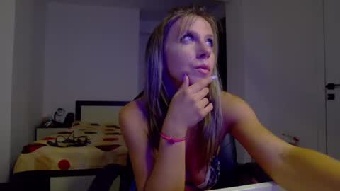 Snapshot of sellena_angel chatting on 07-10-26, 07:27 sellena_angel online show from 07-10-26, 07:27