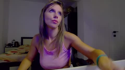 Snapshot of sellena_angel chatting on 07-25-26, 04:59 sellena_angel online show from 07-25-26, 04:59