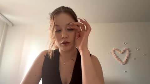 Lily online show from 06-27-26, 08:08