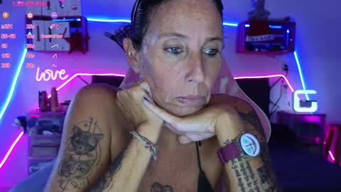 Snapshot of selvaggia_del_caribe chatting on 12-28-24, 04:30 Selvaggia Del Caribe online show from 12-28-24, 04:30