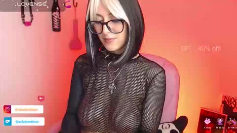 Snapshot of selvalentinex chatting on 10-23-25, 03:28 online show from 10-23-25, 03:28