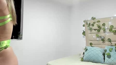 Snapshot of selyn_ chatting on 12-29-24, 05:31 Selyn online show from 12-29-24, 05:31