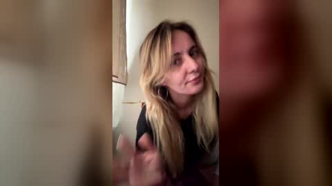 Snapshot of sennya_hayes chatting on 01-15-26, 08:41 Sennya online show from 01-15-26, 08:41