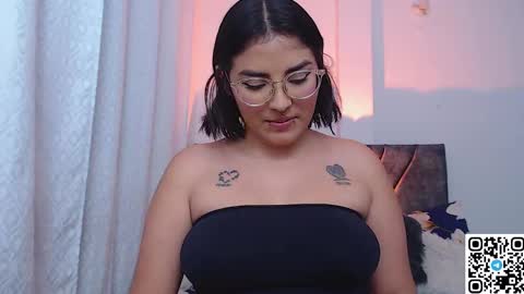 Snapshot of sensual_flame chatting on 12-25-24, 07:14 Camille and sophie online show from 12-25-24, 07:14