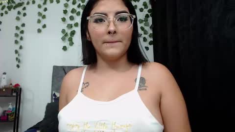 Snapshot of sensual_flame chatting on 01-19-25, 01:10 Camille and sophie online show from 01-19-25, 01:10