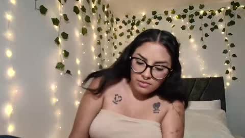 Camille and sophie online show from 03-03-26, 01:23