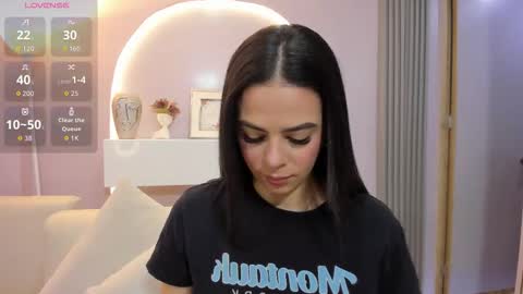 Sophie     online show from 03-24-26, 11:15