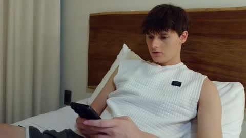Cam online show from 05-08-26, 01:22