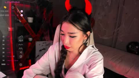 Kiki online show from 10-31-25, 03:13