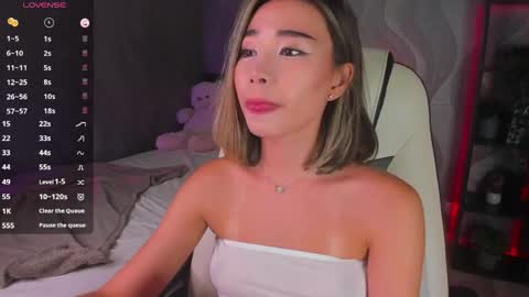 Snapshot of sensualily chatting on 05-21-26, 03:19 Kiki online show from 05-21-26, 03:19